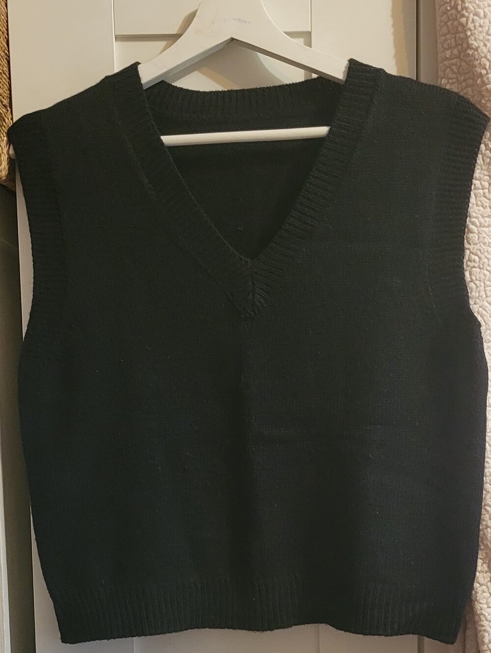 Sleeveless V-Neck Knit Vest in Black
